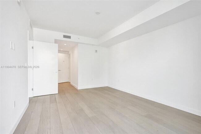 Building Photo - 9221 E Bay Harbor Dr