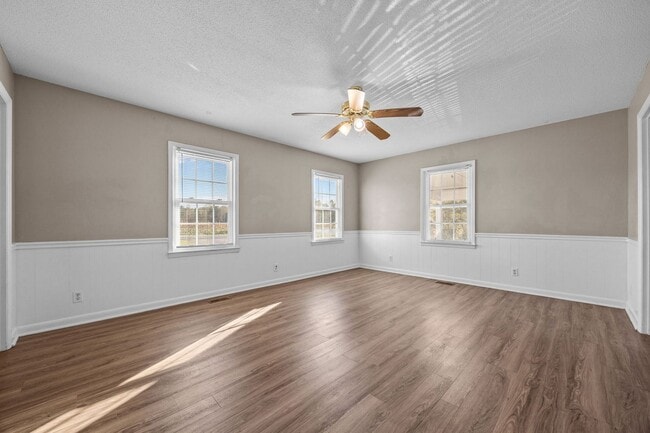 Building Photo - Lovely 3 bed 2 bath home located in Lillin...