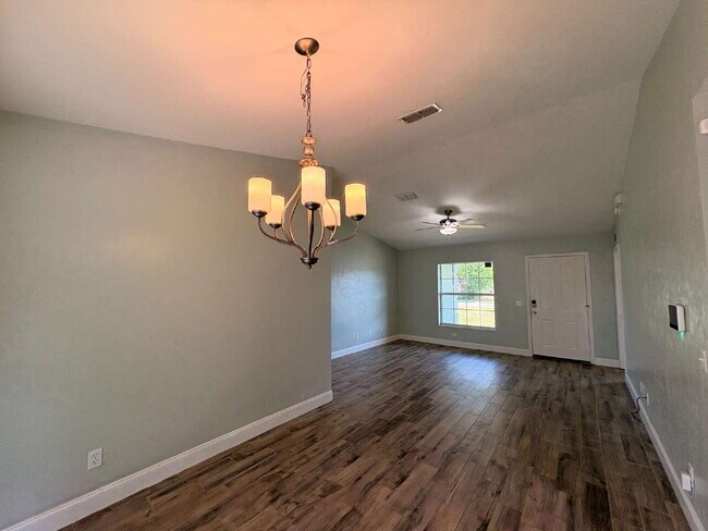 Building Photo - Charming Rental Home in Northwest Ocala – Comfort, Convenience & Value!