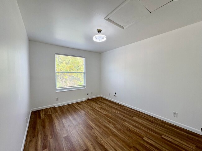 Building Photo - 2393 Crawford Ct