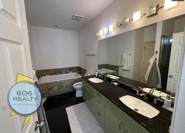 Building Photo - Beautiful, Single Family Townhome, Great L...