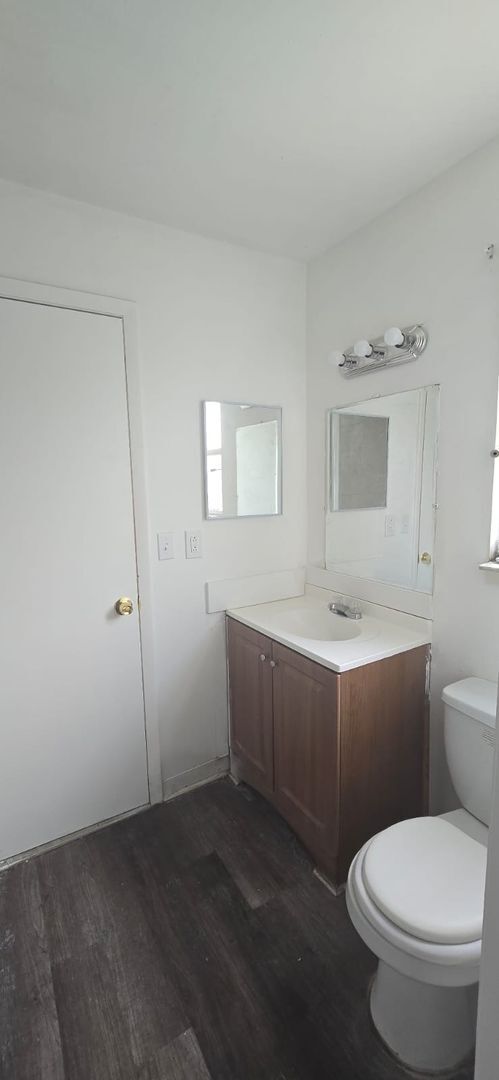 Building Photo - Available 2/1.5 Townhome in Tampa $500 OFF FIRST MONTHS RENT MOVE-IN SPECIAL!!