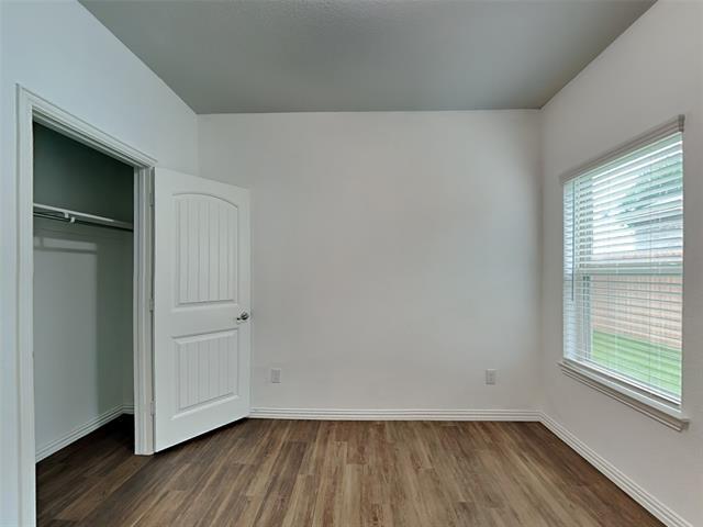 Building Photo - 1548 Woodlake Dr