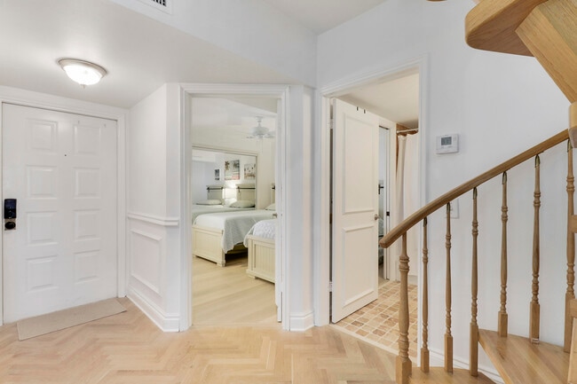 Building Photo - 543 Bay Colony Dr N