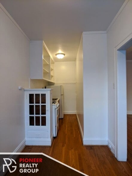 Building Photo - 4631 N Paulina St