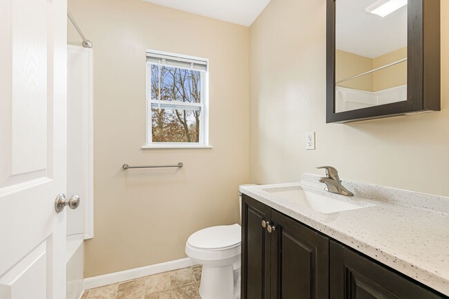 Building Photo - Newly Remodeled 2-Bedroom Home in West Ash...