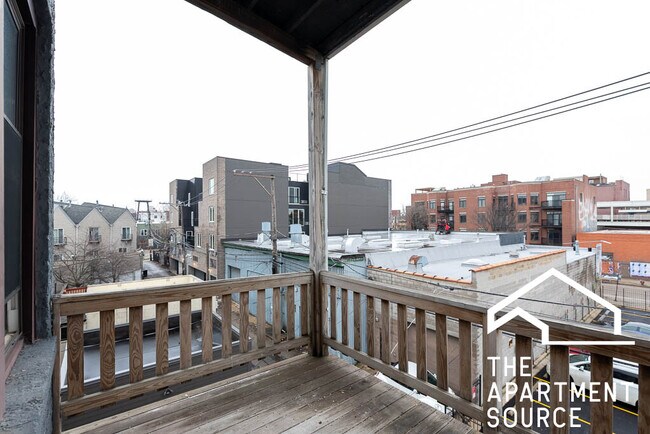 Building Photo - 1922 N Wilmot Ave