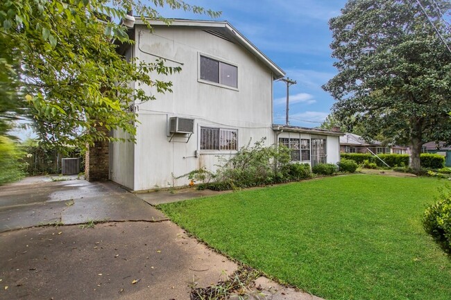 Building Photo - 6602 Indian Lake Dr