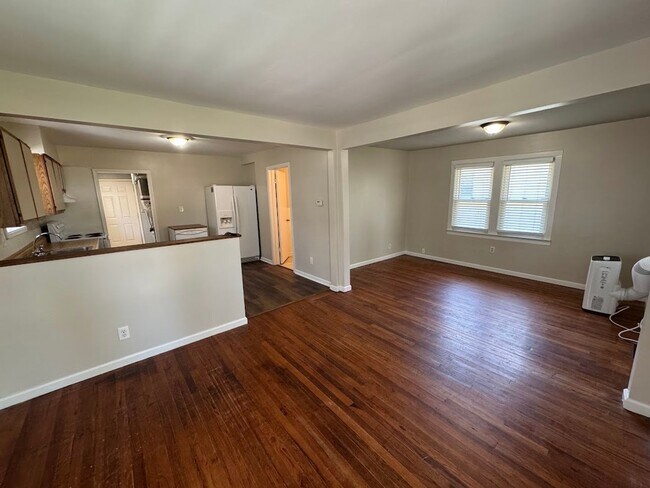 Building Photo - 1 bed, 1 bath single family Ferndale home with garage