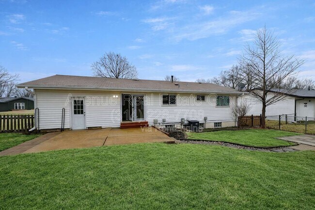 Building Photo - 1715 Dover Trace Dr