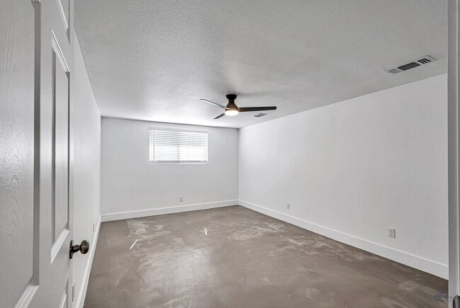 Building Photo - 1607 Butternut Ln