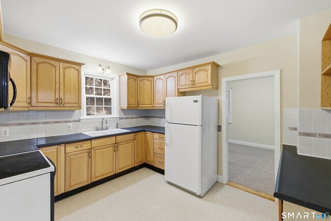 Building Photo - 46 Main St