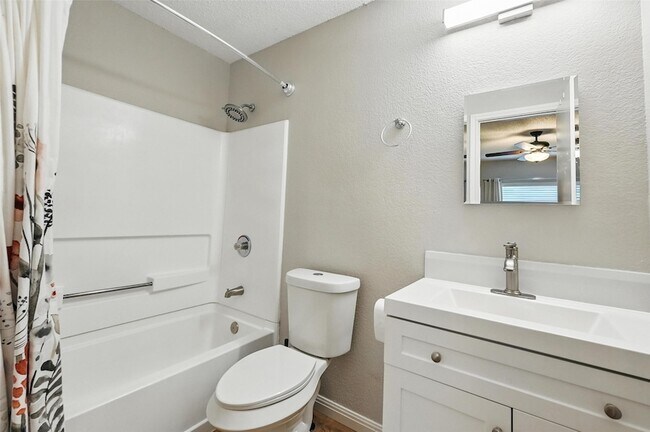 Building Photo - 636 Capricorn St