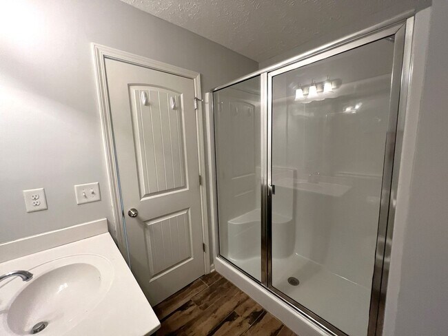 Building Photo - 813 Vigilant Dr