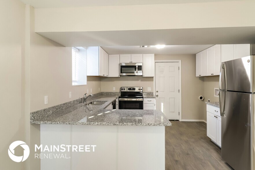 Building Photo - 5701 N Warren Ave