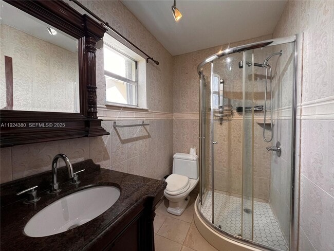 Building Photo - 819 NE 214th Ln