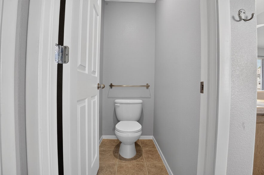 Building Photo - 10648 Bandera Mountain Ln