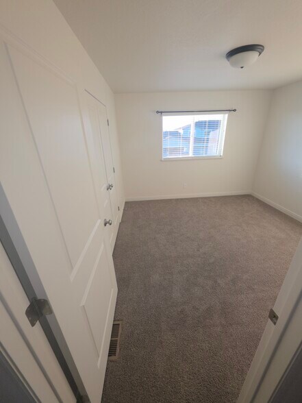 Building Photo - 250 W 1200 S