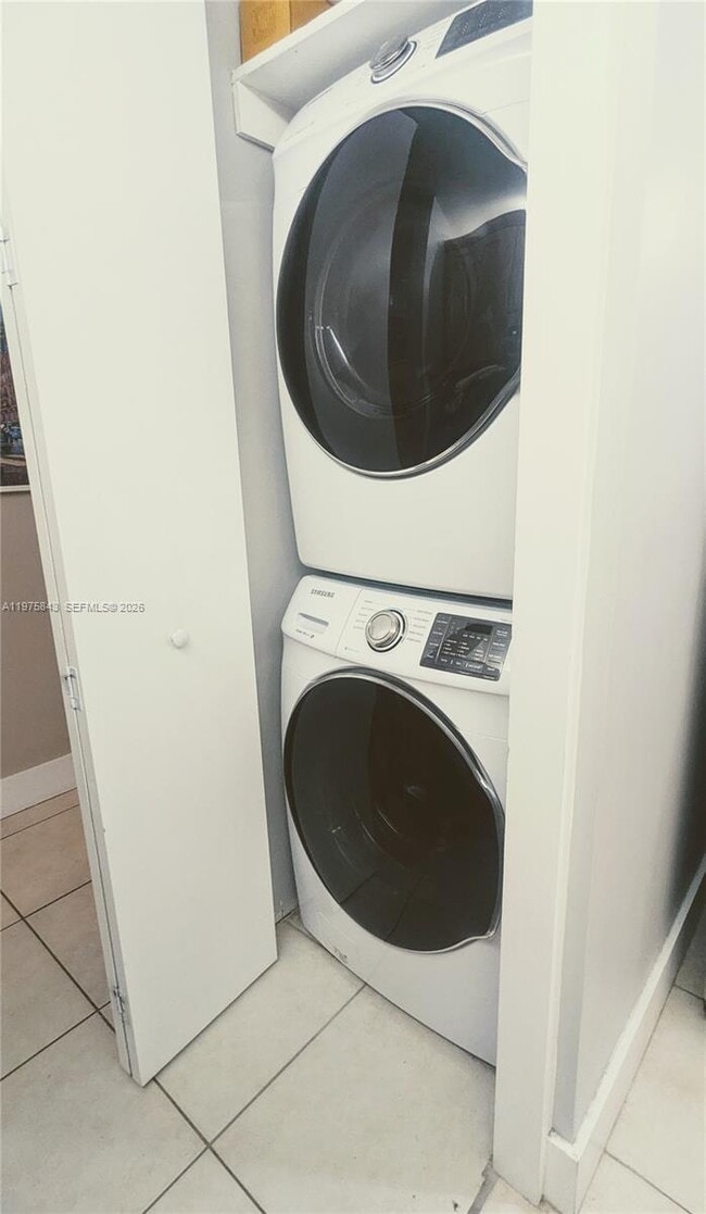 Building Photo - 679 Racquet Club Rd