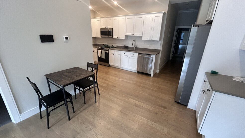 Building Photo - 16 Highgate St