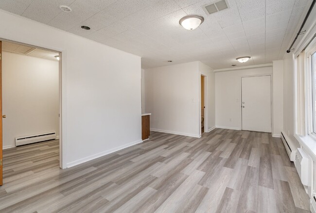 Building Photo - Cozy 1-Bedroom Apartment in Midland $650 p...