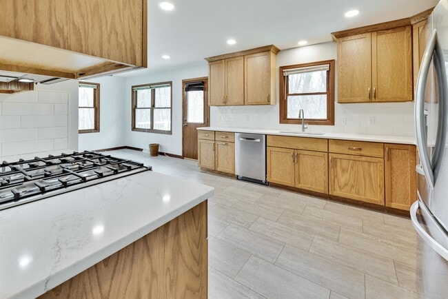Building Photo - 1870 Sand Ridge Ct