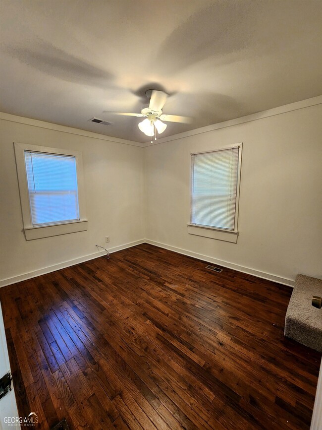 Building Photo - 2577 Eastwood Dr