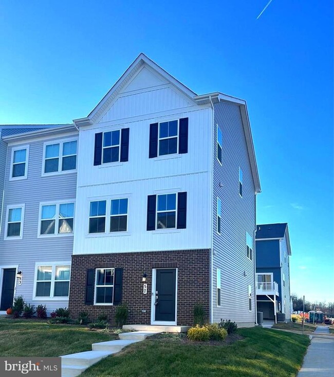 Building Photo - 57 BROOKFIELD Mews