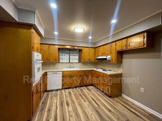 Building Photo - 4225 W Central Ave