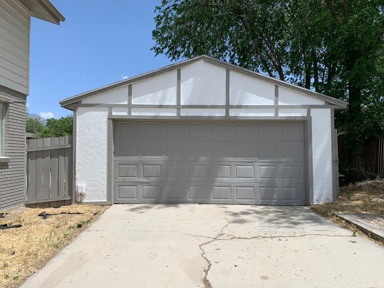 Building Photo - 188 E Julie Anna Dr