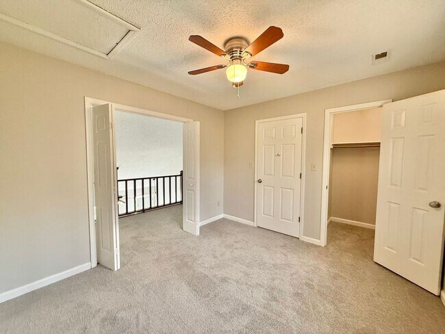 Building Photo - 825 Rawls Dr