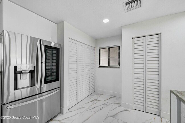 Building Photo - 2711 S Hwy A1A