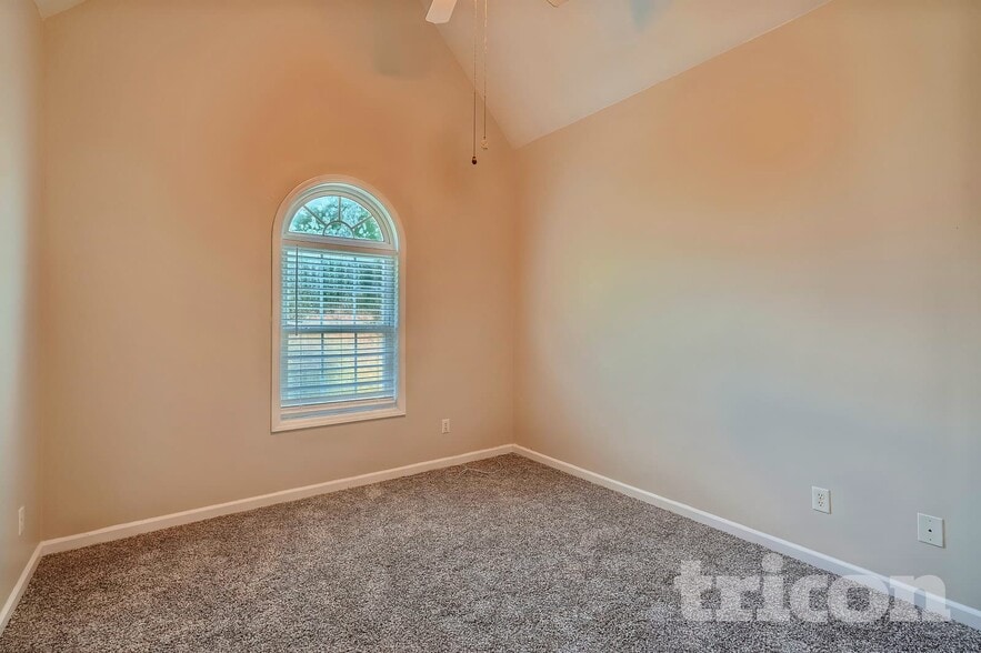 Building Photo - 326 Henderson Lake Dr SW