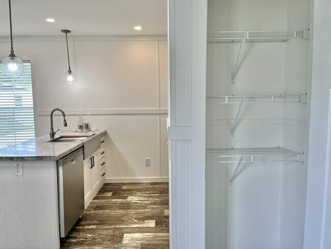 Building Photo - 16830 Oak Leaf Ct