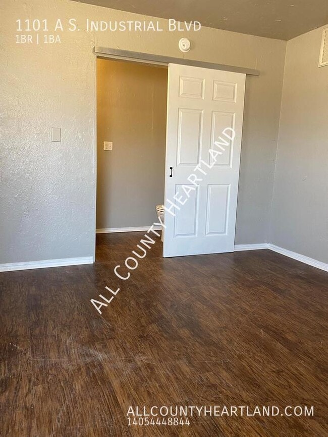 Building Photo - ALL BILLS PAID!