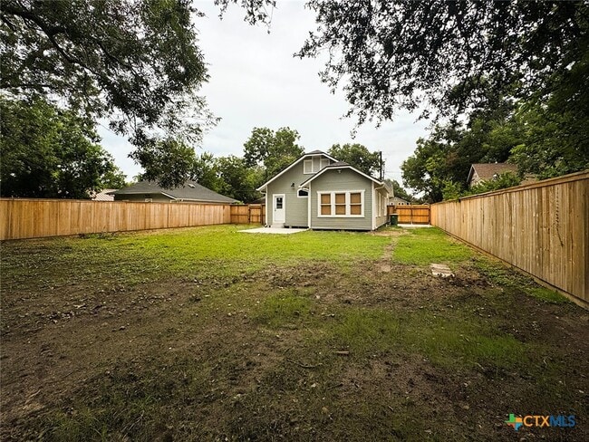 Building Photo - 507 W Brazos St
