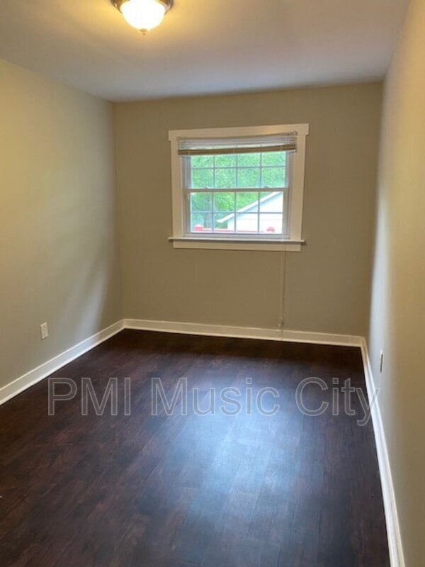 Building Photo - 215 Robinwood Ave