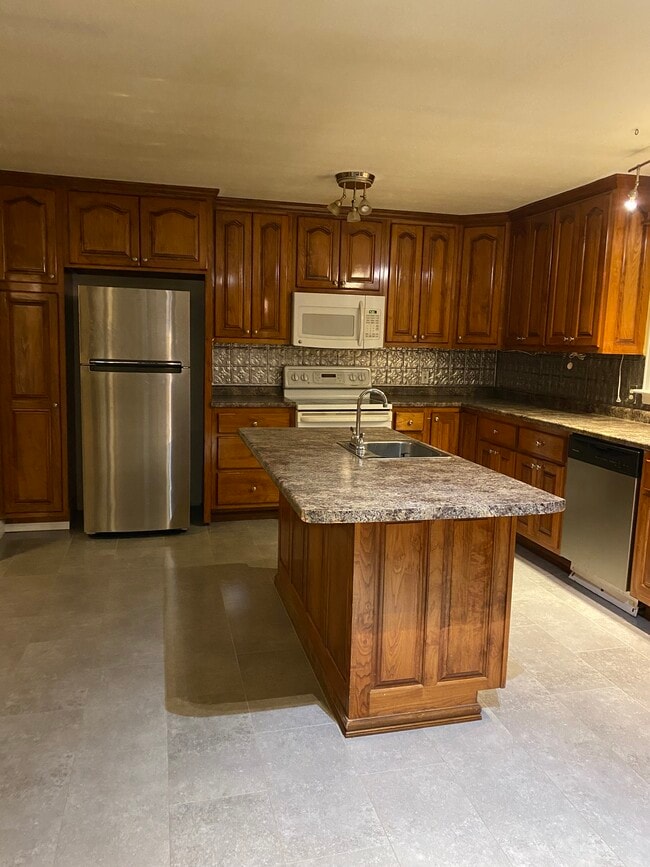Primary Photo - 3336 Hilham Rd