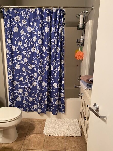 Building Photo - 2080 N Commerce St