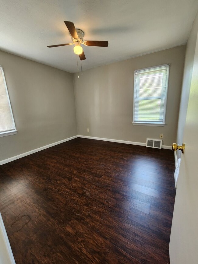 Building Photo - Gorgeous 3 Bedroom Home For Rent in Garfie...