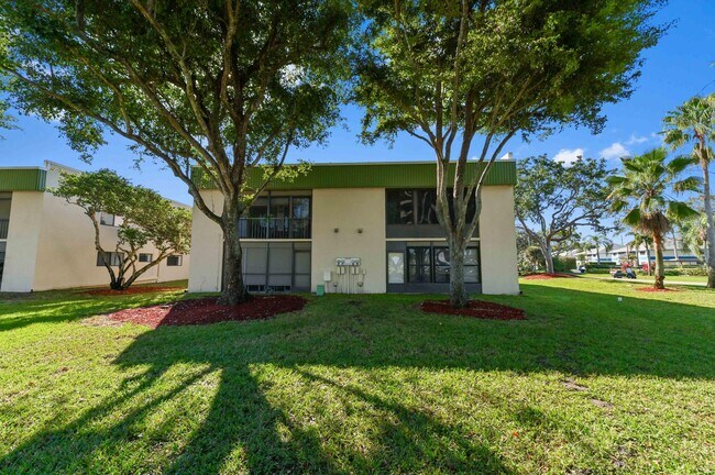 Building Photo - 15217 Lakes of Delray Blvd