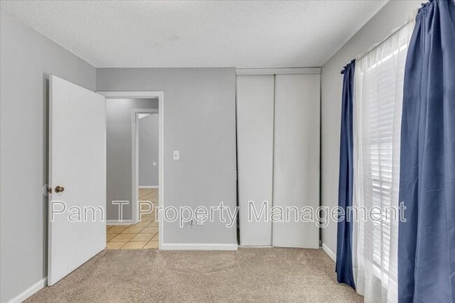 Building Photo - 120 Fox Chase Rd