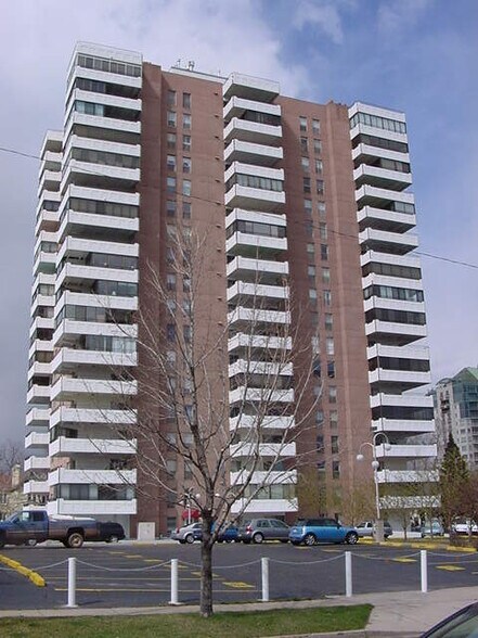 Building Photo - 130 N Pearl St