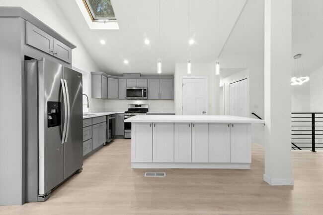 Building Photo - 4bd/2.5ba Bellevue Home