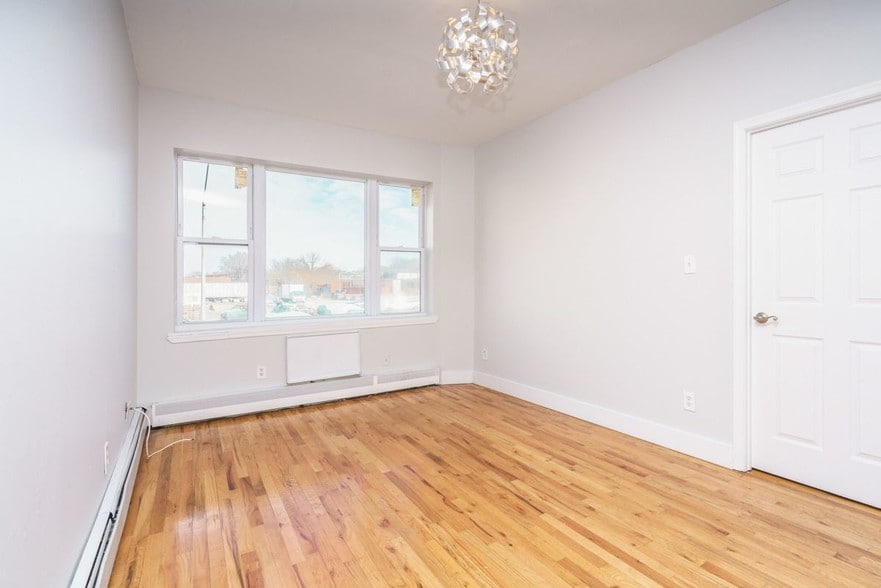 Building Photo - 804 Evergreen Ave