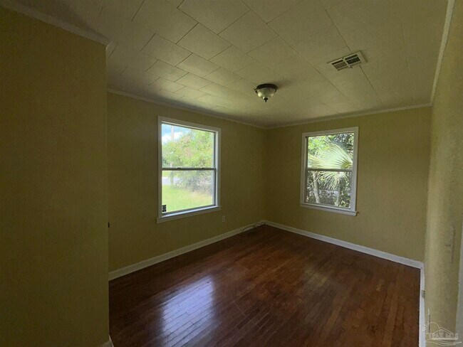 Building Photo - 517 Lakewood Rd