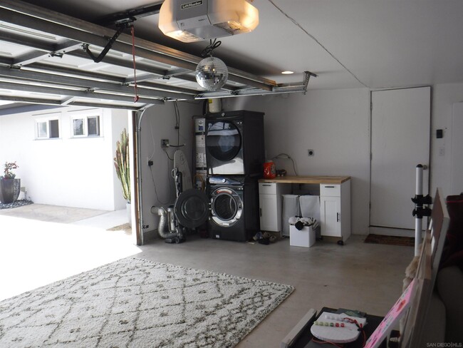 Building Photo - 4970 Mt Almagosa Dr