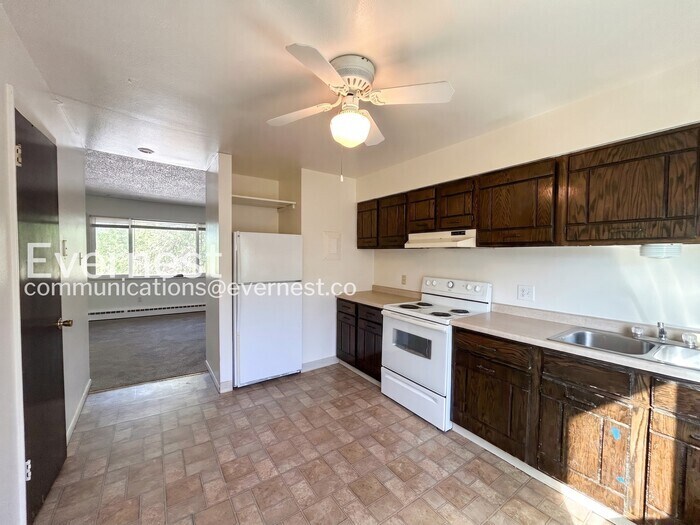 Building Photo - 1075 Magnolia St