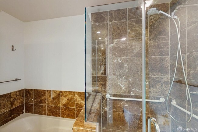 Building Photo - 425 1st St