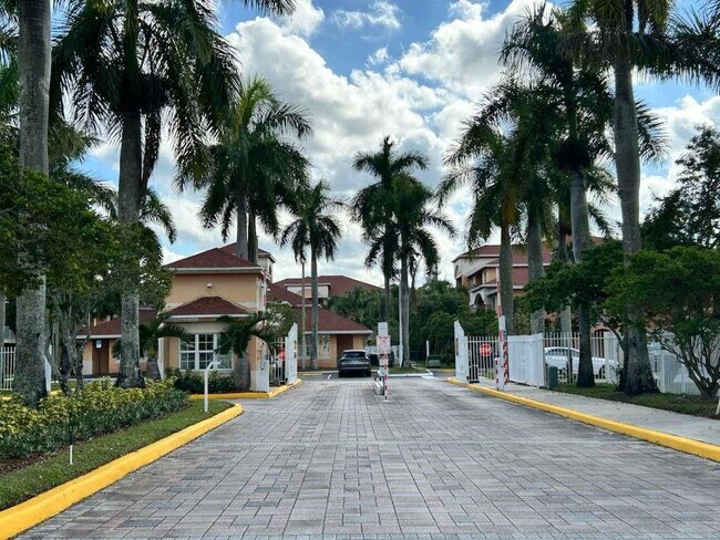 Building Photo - 6900 SW 39th St